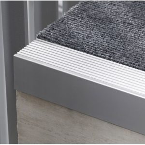 GA 1900 E RANGE STAIR NOSING 82° SQUARE BACK EDGE